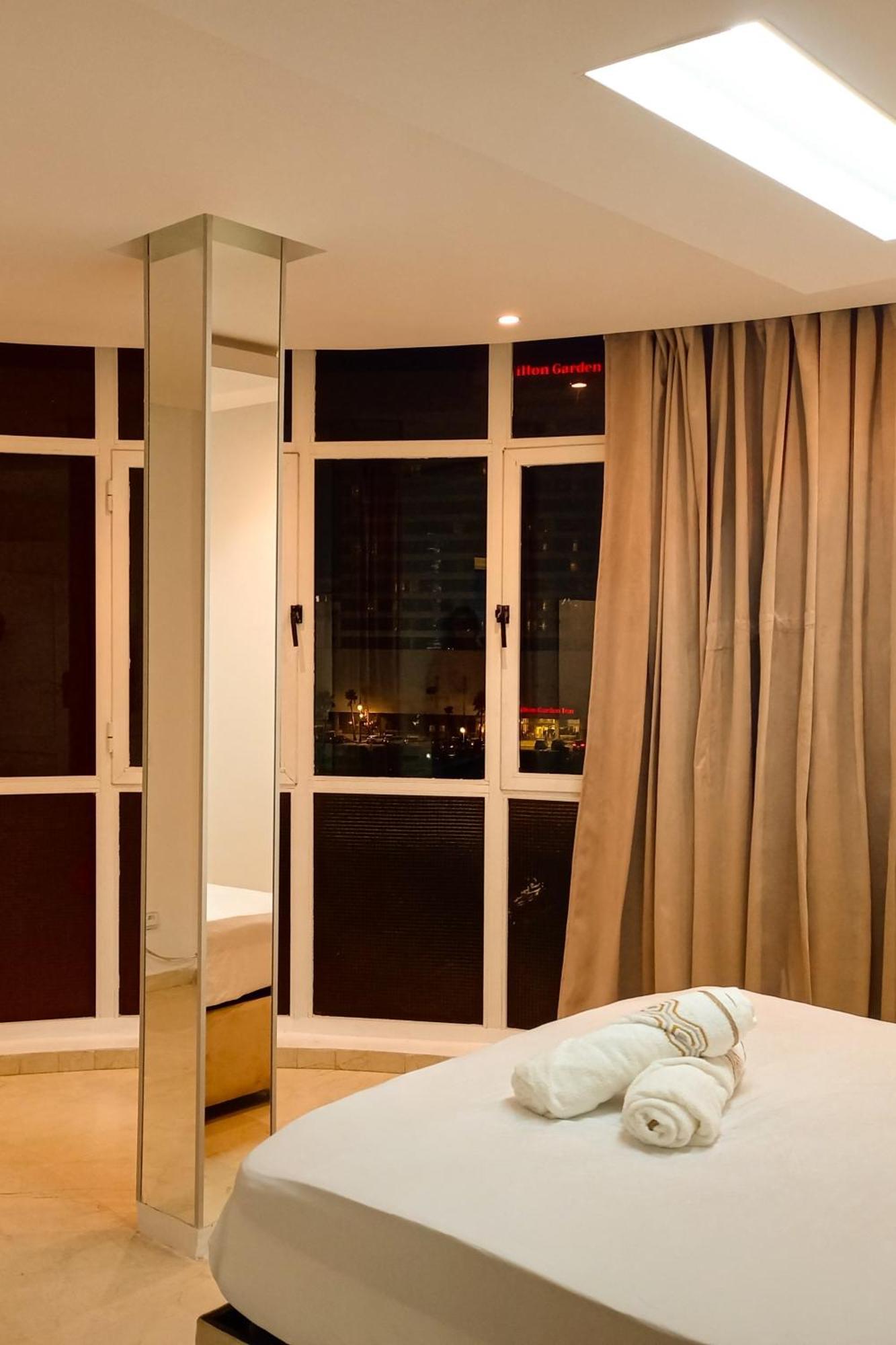 Amazing Appartement Au Centre Ville En Face Hilton & Gare Train De Tgv De Tanger 2N Exterior foto